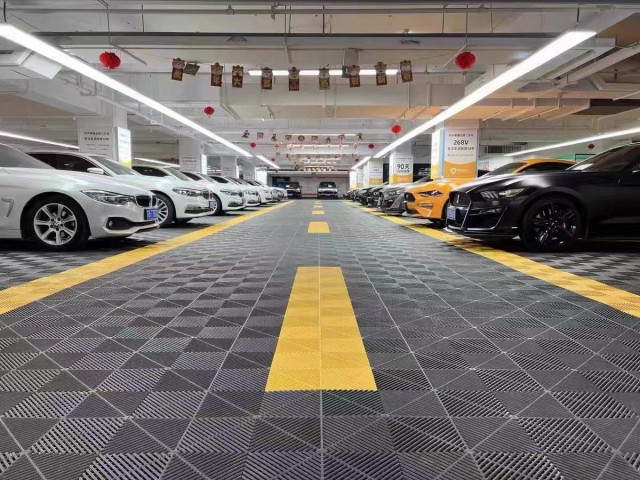 拼接格柵車(chē)庫(kù)應(yīng)用
